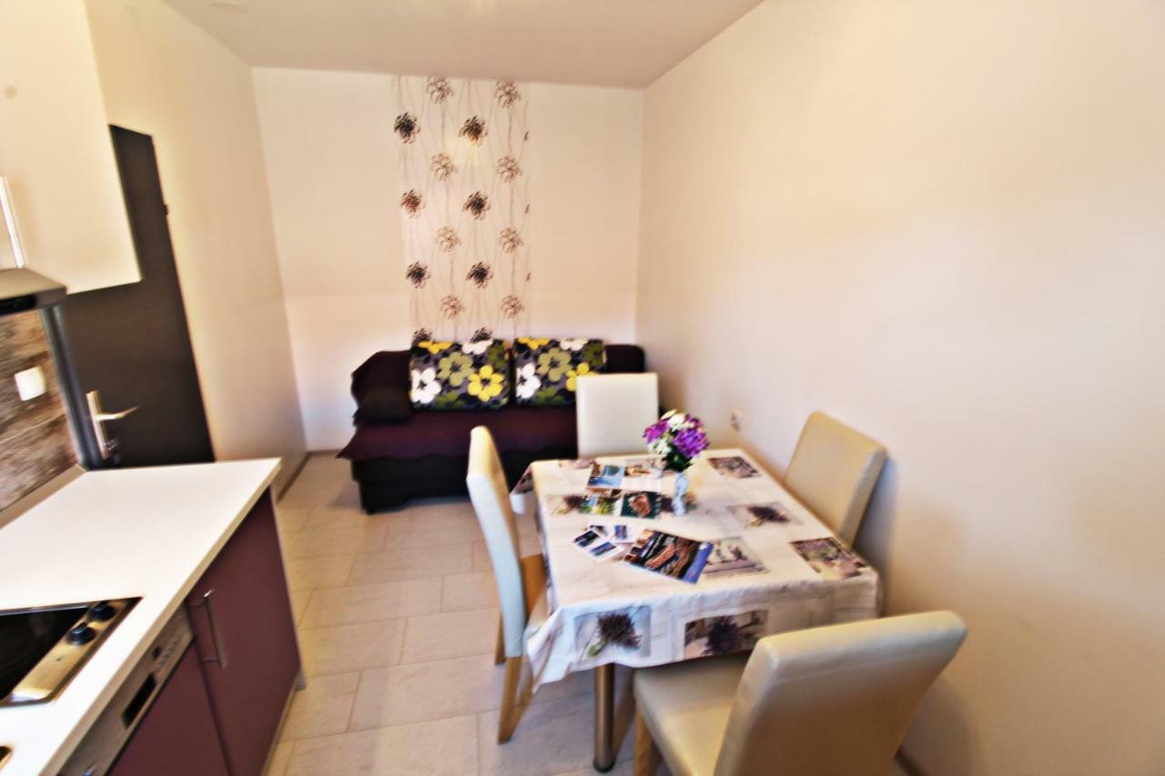 Guesthouse Sovlje Tribunj  Bagian luar foto