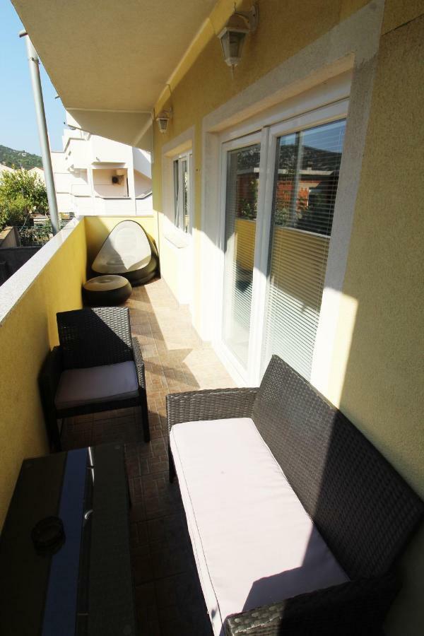 Guesthouse Sovlje Tribunj  Bagian luar foto