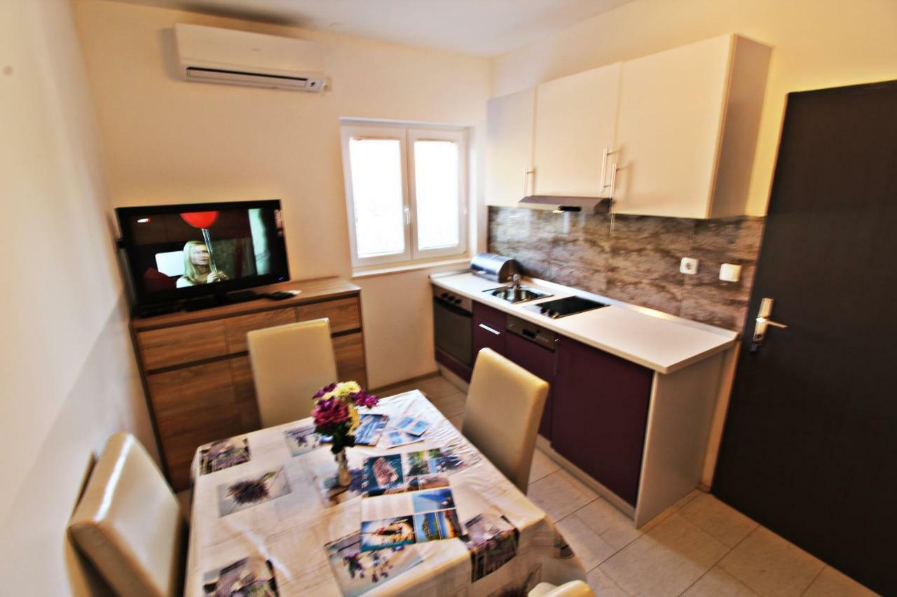 Guesthouse Sovlje Tribunj  Bagian luar foto