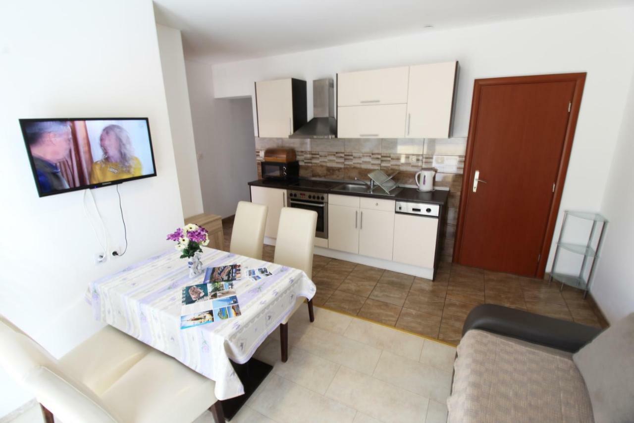 Guesthouse Sovlje Tribunj  Bagian luar foto