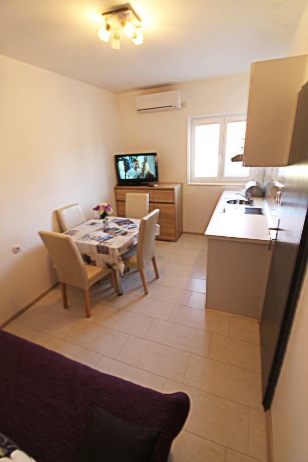 Guesthouse Sovlje Tribunj  Bagian luar foto